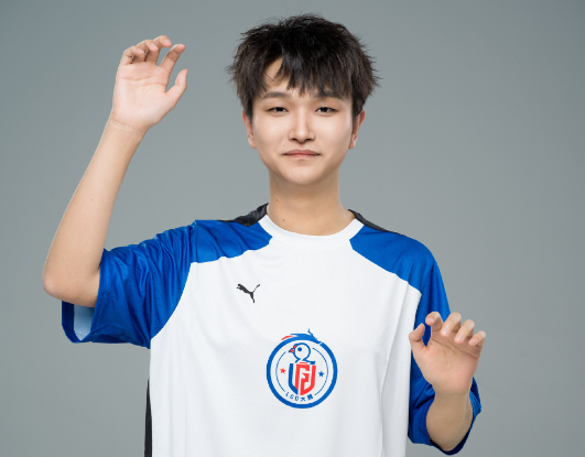 lgd猫神情人节官宣恋情女方晒甜蜜合照cat希望多关注赛场