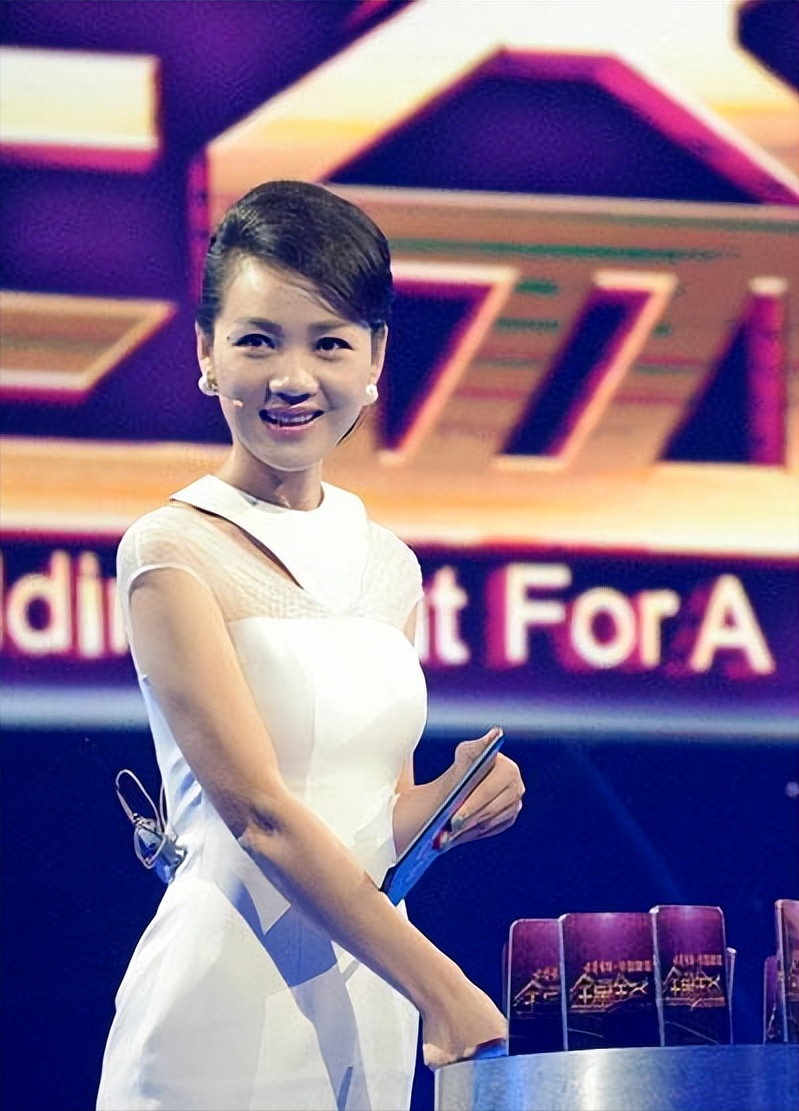 主持人周群住院惹担忧常年头痛做手术治疗确诊先天性心脏异常