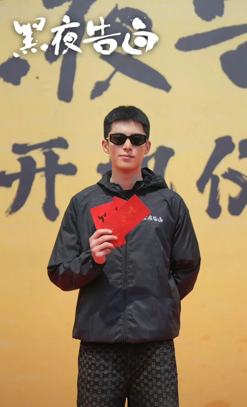 师徒再次搭档锁定嫌犯,可嫌犯在逃窜中身死,何远航受重伤,虽然立功,也