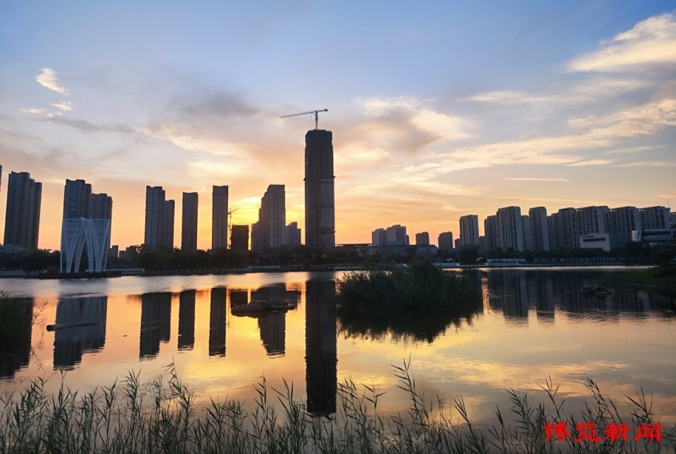淄博新区水系公园:晚霞倒映 美轮美奂