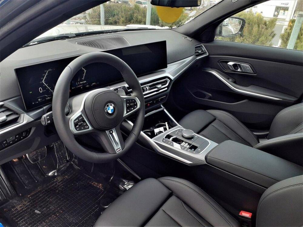 新款宝马330i到店实拍换7系同款屏幕网友彻底被圈粉了