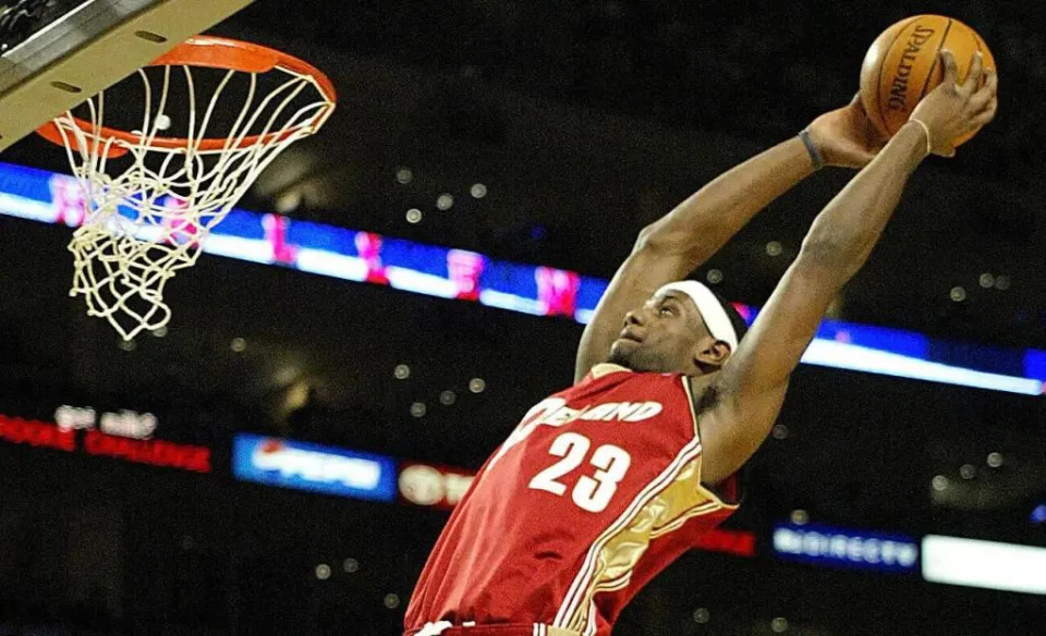 马里奥查莫斯再次批评詹姆斯压根没人会怕他他还不如科比乔丹