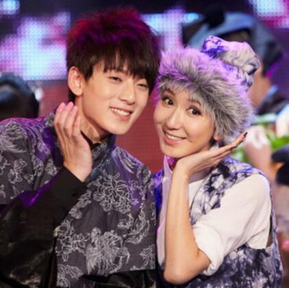 不过除了这两位,娄艺潇还与歌手出身的陈翔关系暧昧.