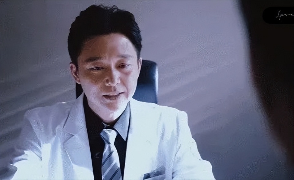 条件不符就别演霸总,45岁王阳告诉你,什么是"教科书大叔恋"