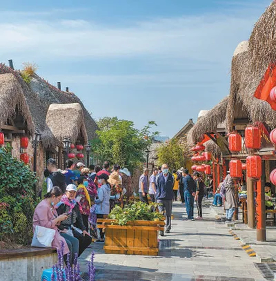 人民日报关注荣成传统村落海草房:展现古风古韵焕发生机活力