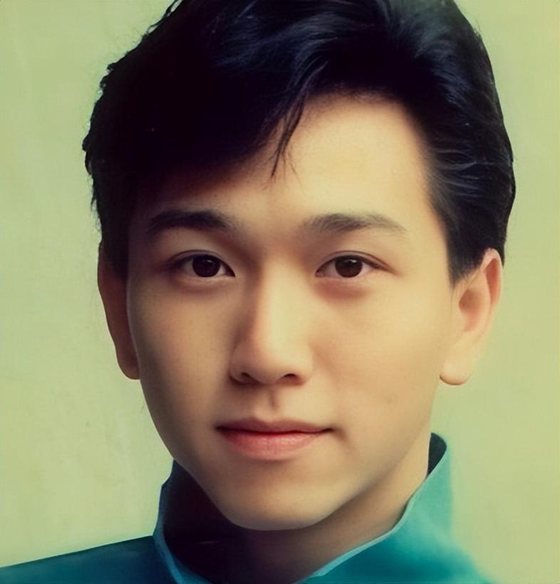 从叱咤半个娱乐圈,到沦为演配角,"万人迷"温兆伦咋就不红了?_腾讯新闻