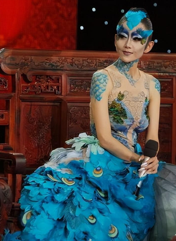 杨丽萍怀念上届龙年春晚,这一年没了赵本山,春晚迎来巨大变革_腾讯