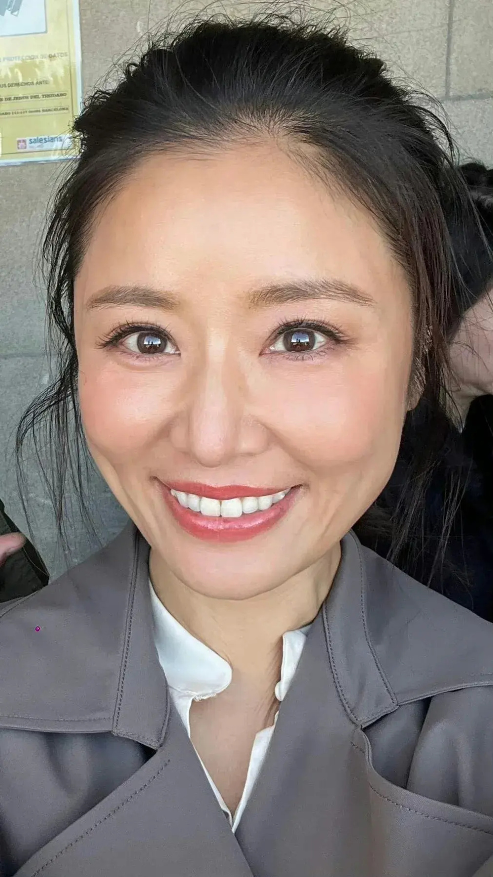 48岁林心如近照曝光,皮肤细腻,五官优越,比老公霍建华年轻多了