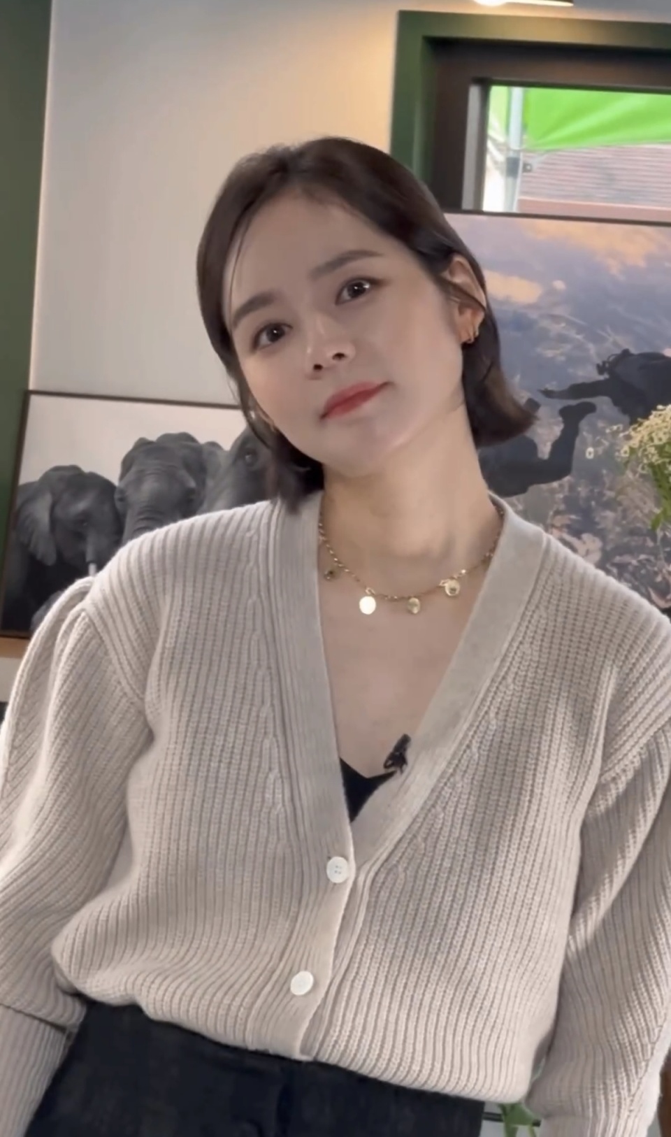 韩佳人短发搭配半髻,散发优雅魅力-腾讯新闻