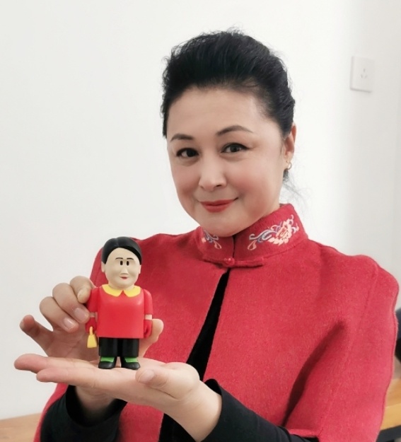 "谢大脚"丈夫张学松清明节看望亡妻,墓碑前摆满鲜花和祭品