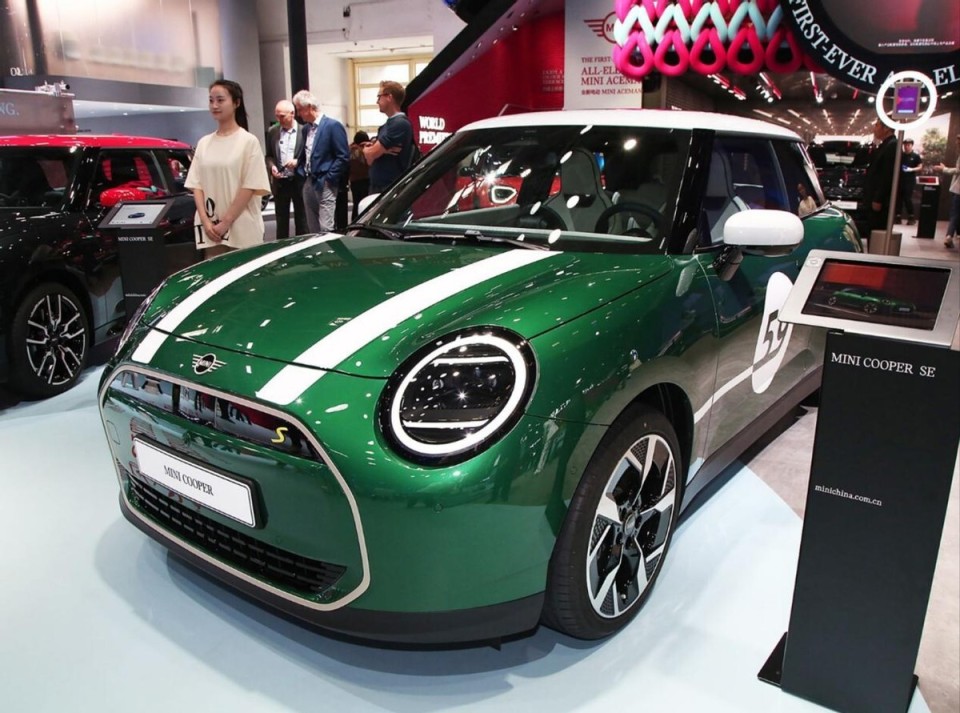 新车的外形尺寸是3858*1756*1458mm,算是一款非常典型的微型车.