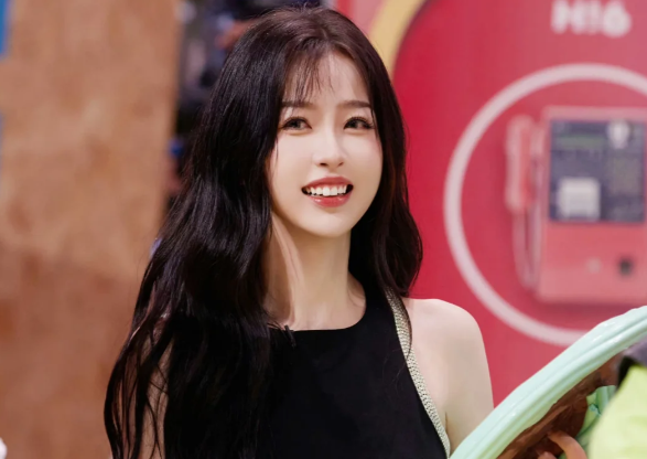 《星期六》下期要爆,虞书欣,刘浩存同框比美,4位大