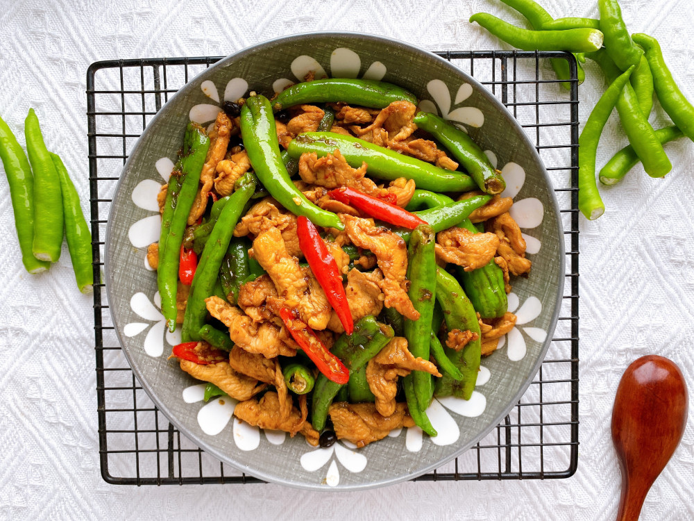 夏天应季菜辣椒炒肉,这样做低脂低热量,鲜辣咸香,上桌就抢光