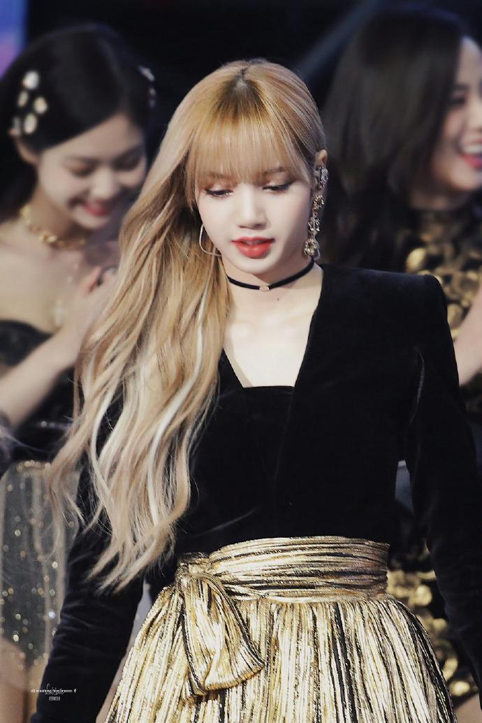 lisa也将被列为继jisoo和jennie之后第三位首次演艺的blackpink成员