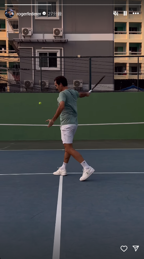 网球名将费德勒社交媒体上贴出练球视频网友直呼复出吧
