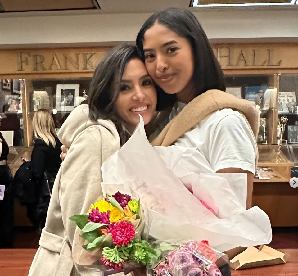 科比去世4周年瓦妮莎晒照纪念,科嫂变瘦了,大女儿21岁_腾讯新闻