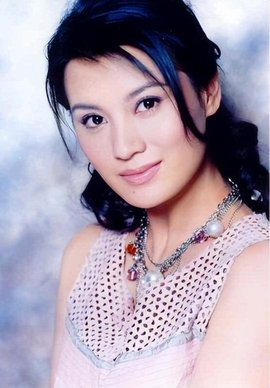 时间过得飞快,一转眼,史兰芽就从电影学院毕业了.