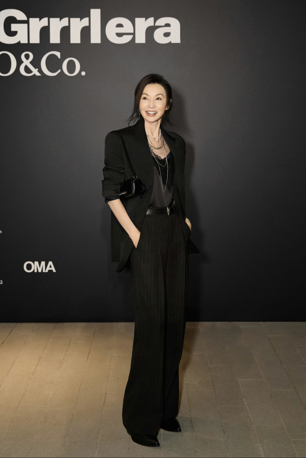 张曼玉60岁生日后首露面,罕有现身上海时装秀,与秦岚钟楚曦同台看秀