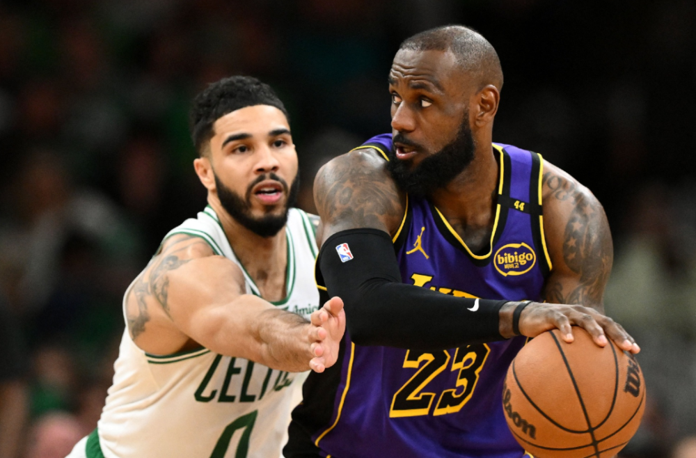 场均25+8+8，NBA被高估的球星！加盟湖人后逐渐暴露短板