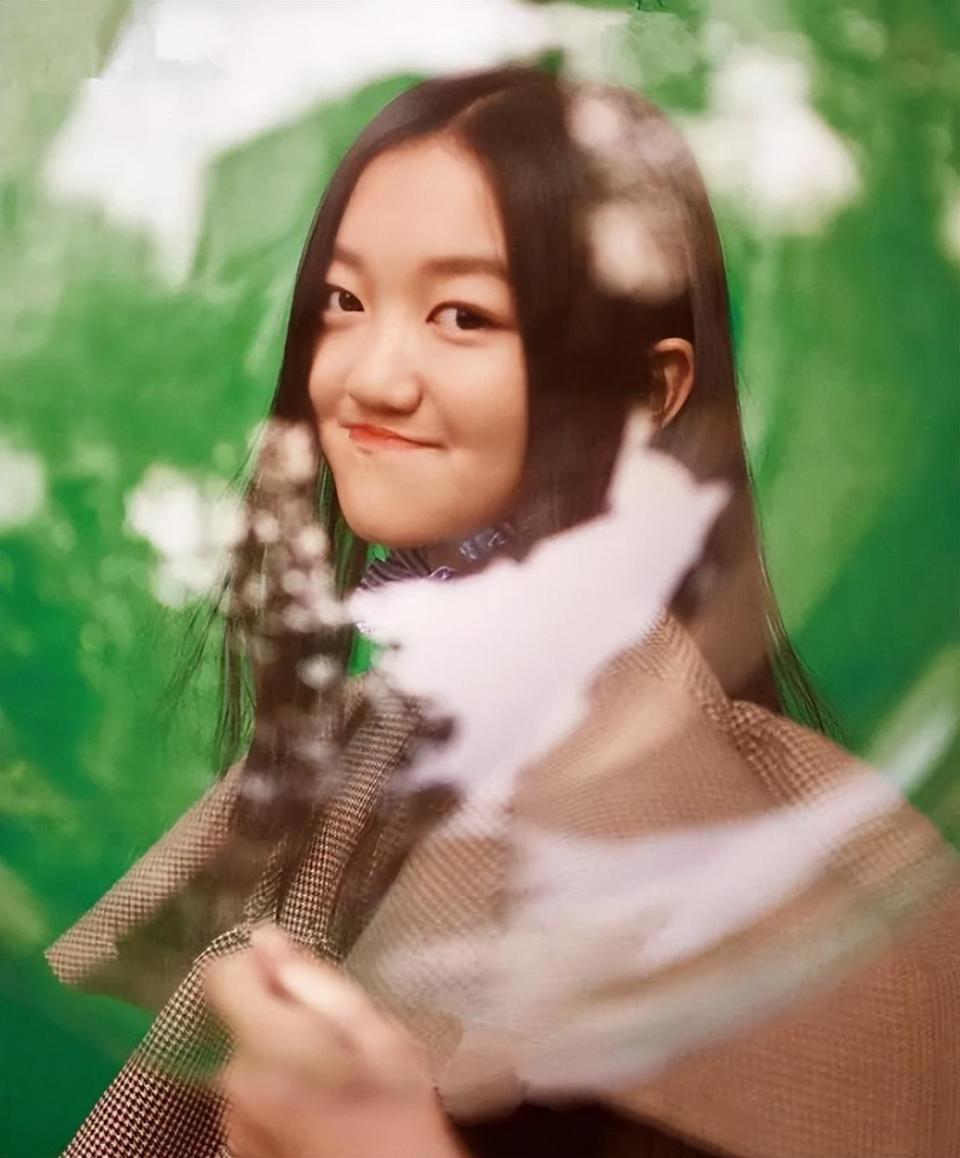 曝王菲女儿李嫣第4次手术,公开术后照片惹心疼,嘴巴缠满纱布