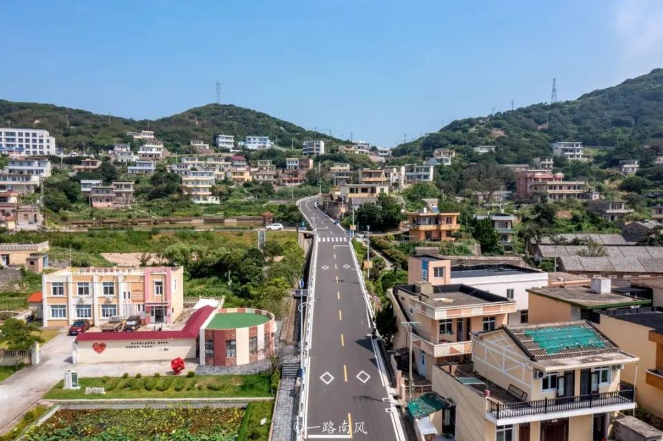 嵊泗县的陆地面积虽然只有86平方公里,却有泗礁,黄龙,枸杞,嵊山,花鸟