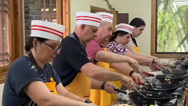 放弃出片的中产，挤爆旅游兴趣班
