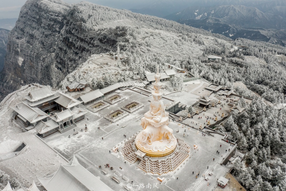冬天的四川峨眉山不是仙境但美成了仙境