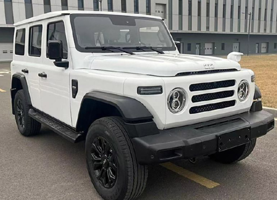 中国造了一辆真正"大g"!2.0t 8at,四驱带锁,现款才9.99万