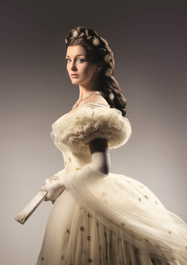 《无人生还》.上海文化广场2024年度演出季发布_腾讯新闻