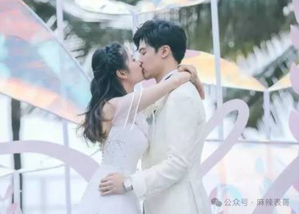 2017年8月,付辛博公开恋情.这之后就是结婚生子的事了.