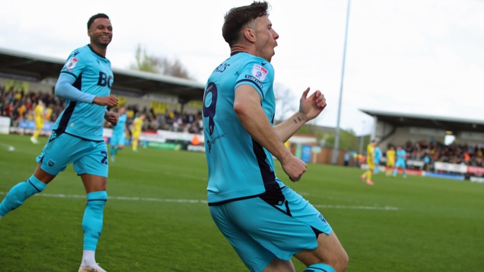 英甲第43轮朴茨茅斯15轮不败8分领跑曼城旧将带队提前3轮降级