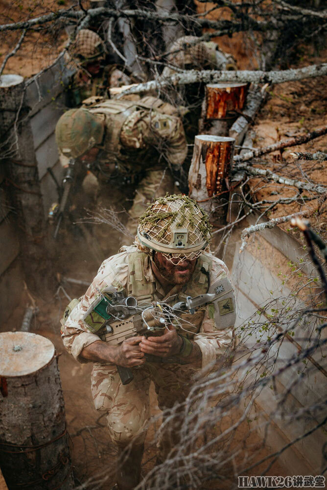 英国精锐伞兵在爱沙尼亚参加演习 堑壕战成为重点 无人机全程开眼