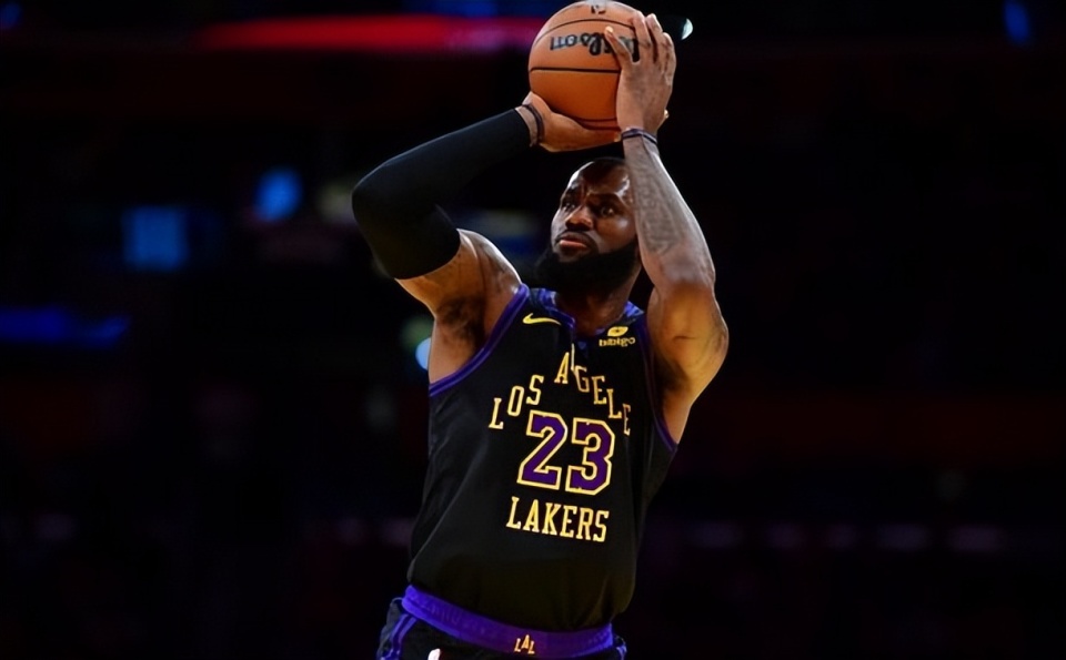 场均77分开启季后赛模式关键时刻拖球队后腿就这还要顶薪