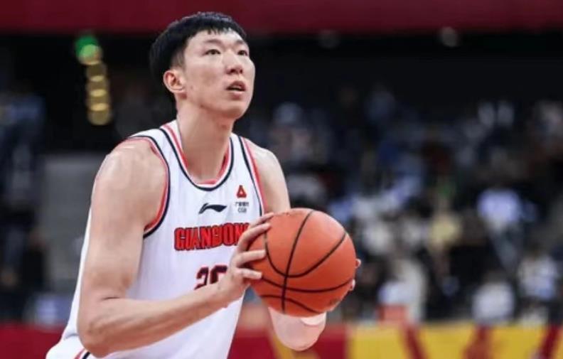 周琦家庭内景曝光!客厅挺大 还有架子鼓 很快把娃带哭