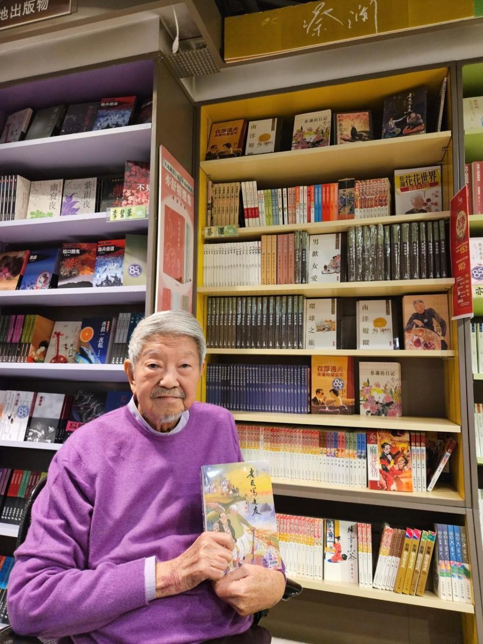 82岁蔡澜近况!消瘦现身书店胡子拉碴,去年为救妻跌伤仍坐轮椅