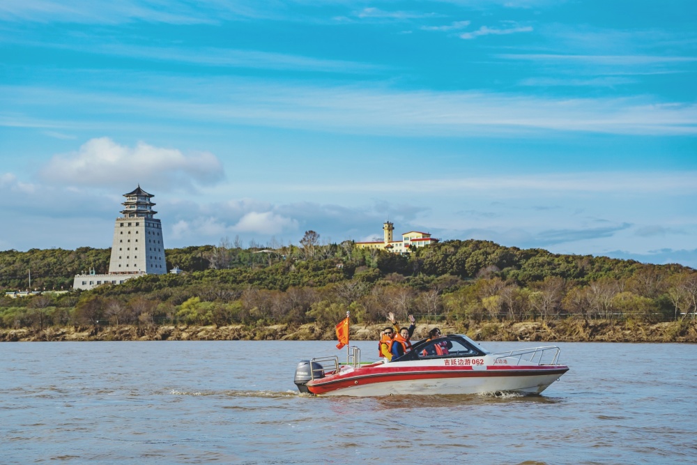 不打算出国不如来吉林防川一眼望三国