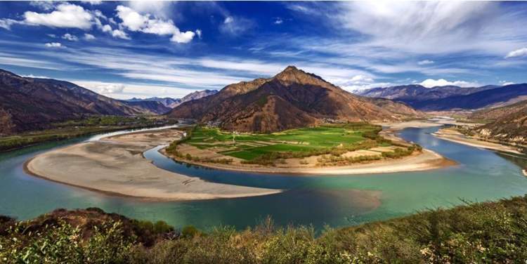 来吧!观赏自然奇观——万里长江第一湾