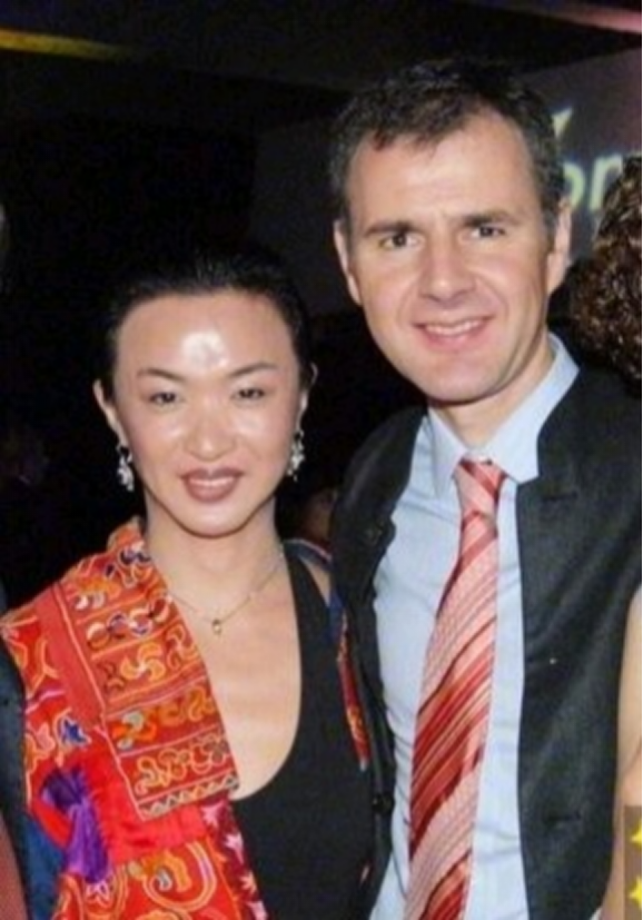 金星情人节晒与丈夫汉斯合影,已在国外定居,两人结婚多年无绯闻