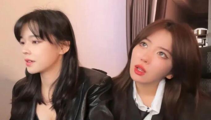 呆妹儿用手机直播翻车,油光满面被吐槽,颜值被一旁的沫子碾压