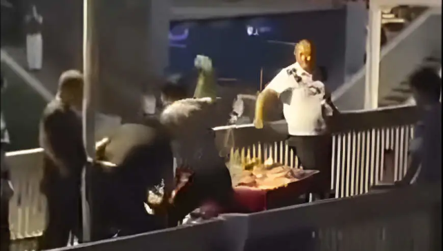 武汉城管协管员与摊主冲突互殴，三人被刑拘
