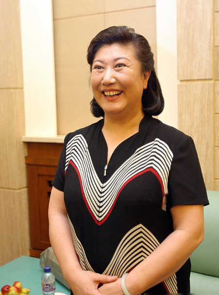 “小品女王”高秀敏去世18年，生前未与赵本山公开和解成遗憾_腾讯新闻