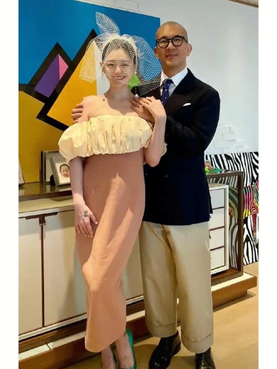 大s和具俊晔真的很般配,两人有共同的爱好,就是喜欢纹身,具俊晔对大s