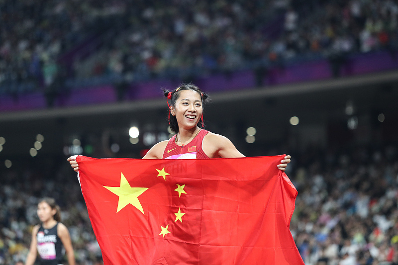 在摘得个人金牌后,葛曼棋没有放松,因为她还要与队友配合出战女子4