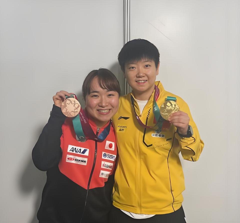 孙颖莎伊藤美诚相爱相杀十年宿敌变闺蜜 多哈对决谁能笑到最后?