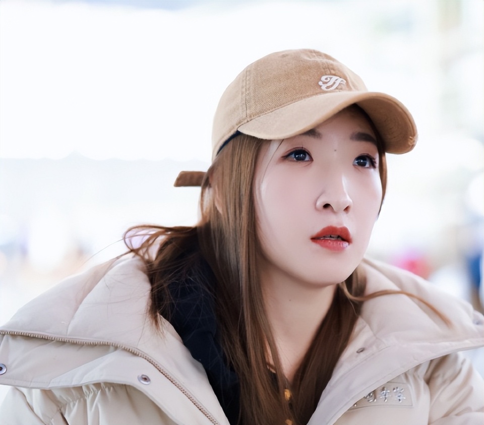 刘诗雯现身活动现场略施粉黛惊艳亮相太漂亮了