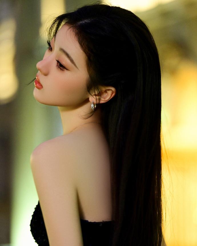 单依纯2023跨年厉害了!与谭咏麟陈伟霆央视,江苏卫视合唱稳又美插图3