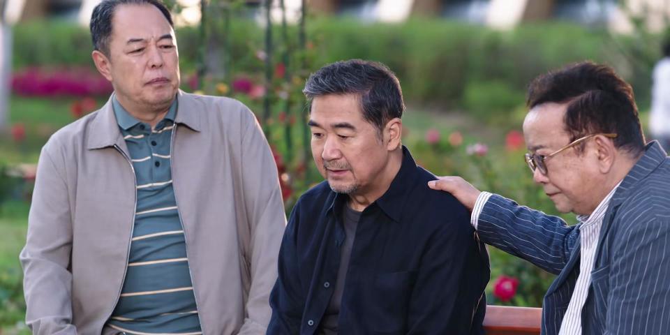 这母子两人"一攻一防"之间,朱怀旭,张国立两位老戏骨,就将家庭间母子