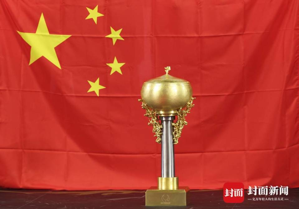 捧杯时刻国乒站上混团世界杯冠军领奖台图集