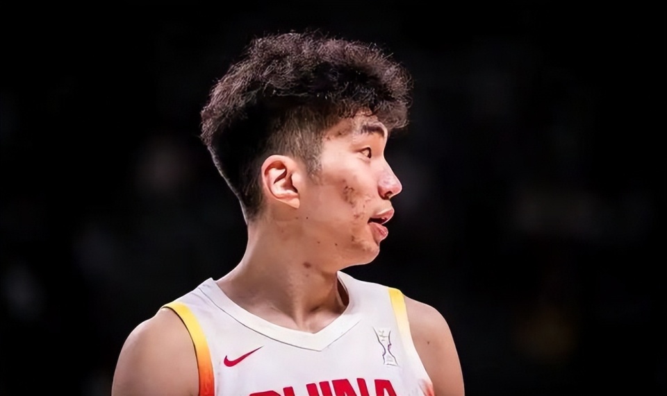 3万里驰援！余嘉豪从非洲转机5次会合男篮 对日本归化中锋全靠他_腾讯新闻