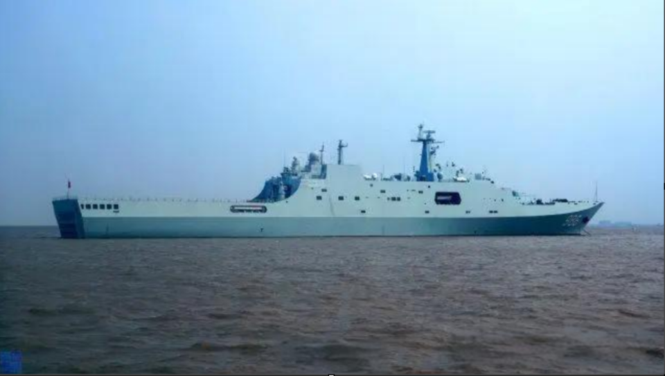 071型船坞登陆舰:疑似搭载激光拦截装置,用来测试反无人机效果
